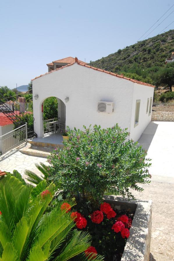 Makis Village-Apartments Agia Efimia Exterior foto